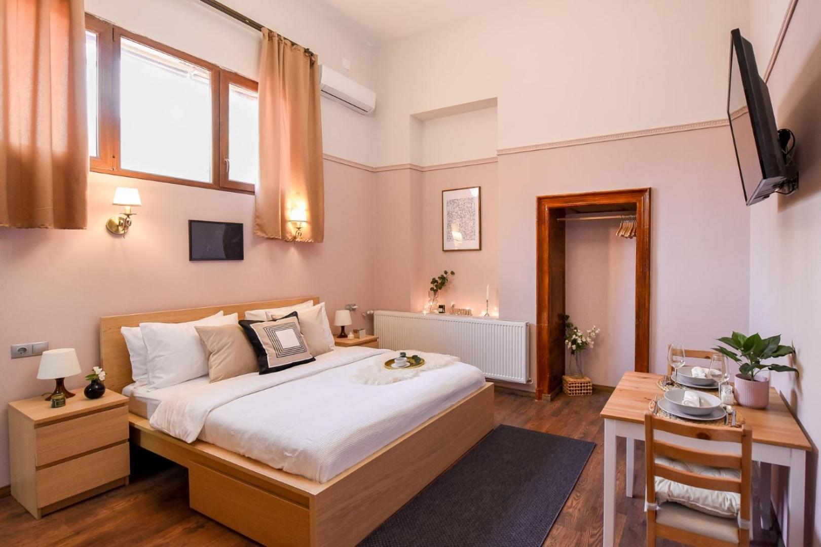 Historic Charm, Modern Comfort - Accommodation In The Heart Of The Old Town Bucarest Habitación foto